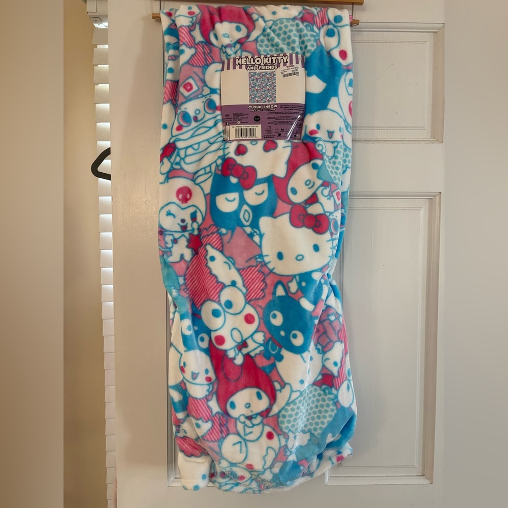 Hello Kitty Throw